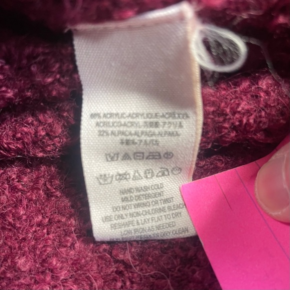 NWOT Free People Lofty Vneck Wine Sweater Size XS OVERSIZED Body, fitted sleeves - Picture 6 of 6